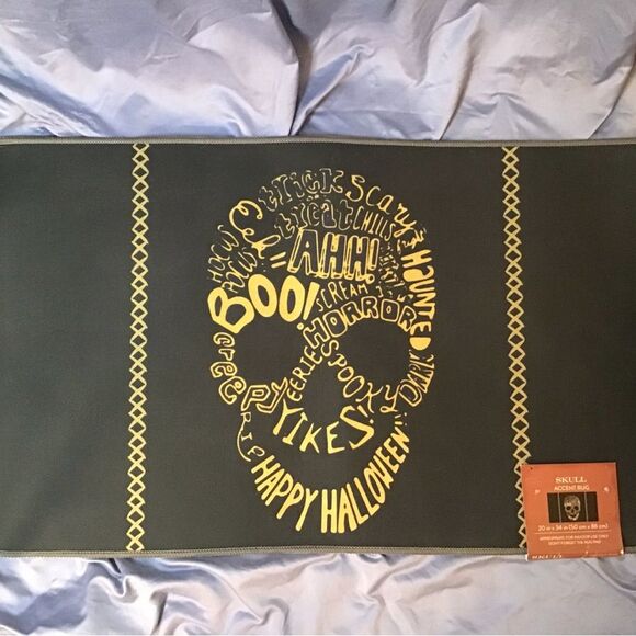 NWT Skull Accent Rug/Door Mat- Halloween! - Picture 1 of 4